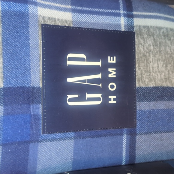 King Gap Duvet with two sets of king Cozy House sheets NWT - Picture 3 of 7